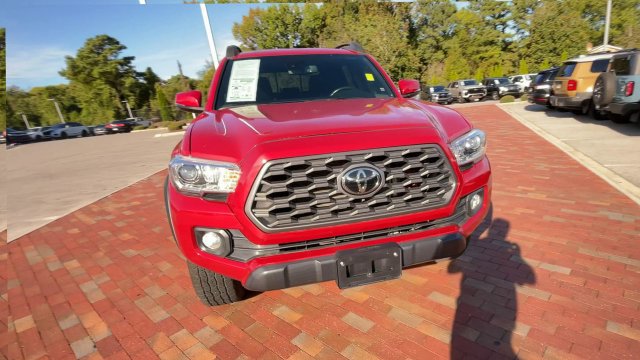 Used 2022 Toyota Tacoma TRD Off-Road w/ Technology Package AWD/4WD image 4