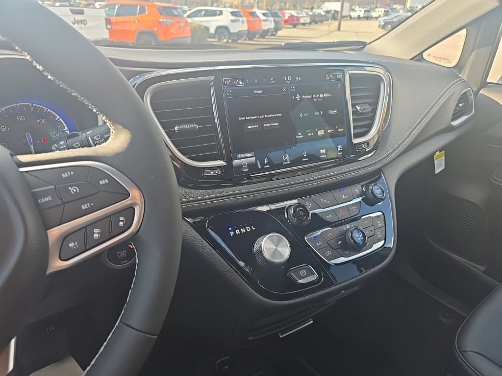 New 2026 Chrysler Pacifica Select FWD image 16