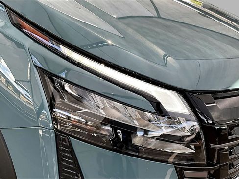 New 2026 Nissan Pathfinder SL w/ SL Premium Package FWD image 13