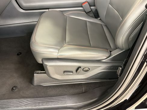 Certified 2025 Ford Expedition Active AWD/4WD image 15