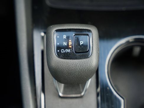 Used 2023 Nissan Rogue SV image 25