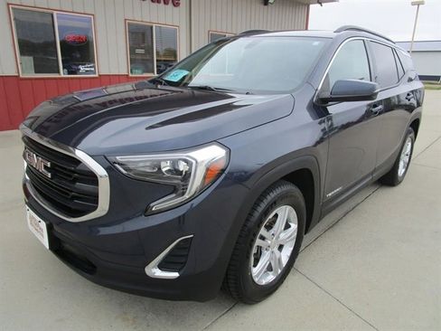 Used 2019 GMC Terrain SLE w/ Driver Convenience Package AWD/4WD image 3