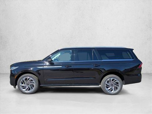 New 2025 Lincoln Navigator L Reserve AWD/4WD image 5