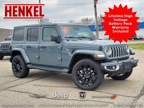 Used 2025 Jeep Wrangler Unlimited Sahara AWD/4WD image 1