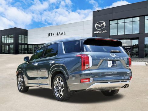 Used 2022 Hyundai Palisade Calligraphy FWD image 2