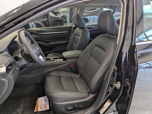 New 2025 Nissan Altima 2.5 SL image 9