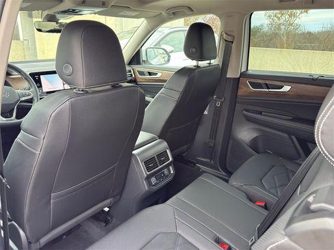 New 2026 Volkswagen Atlas SE image 26