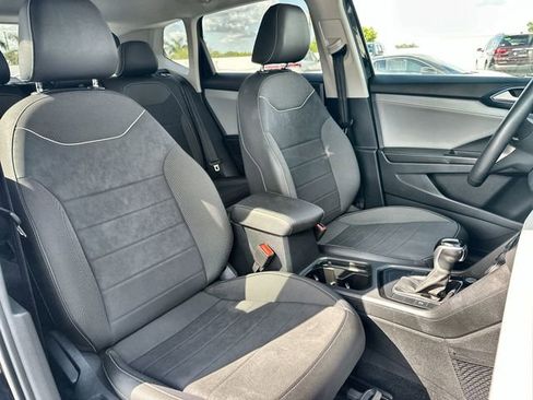 Used 2024 Volkswagen Taos SE image 28