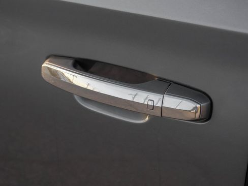 Used 2020 Cadillac Escalade ESV Luxury w/ Escalade Sport Edition image 45