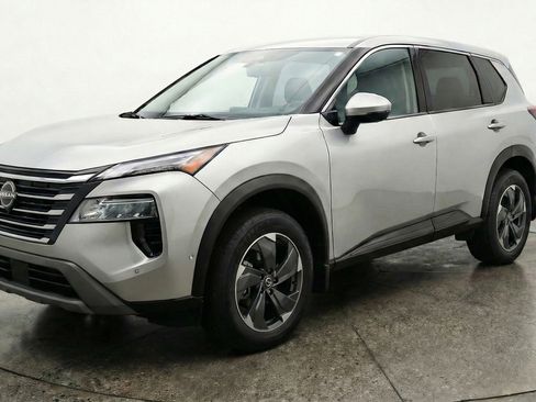 Used 2025 Nissan Rogue SV FWD image 3