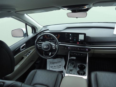 Used 2025 Kia Carnival FWD image 10