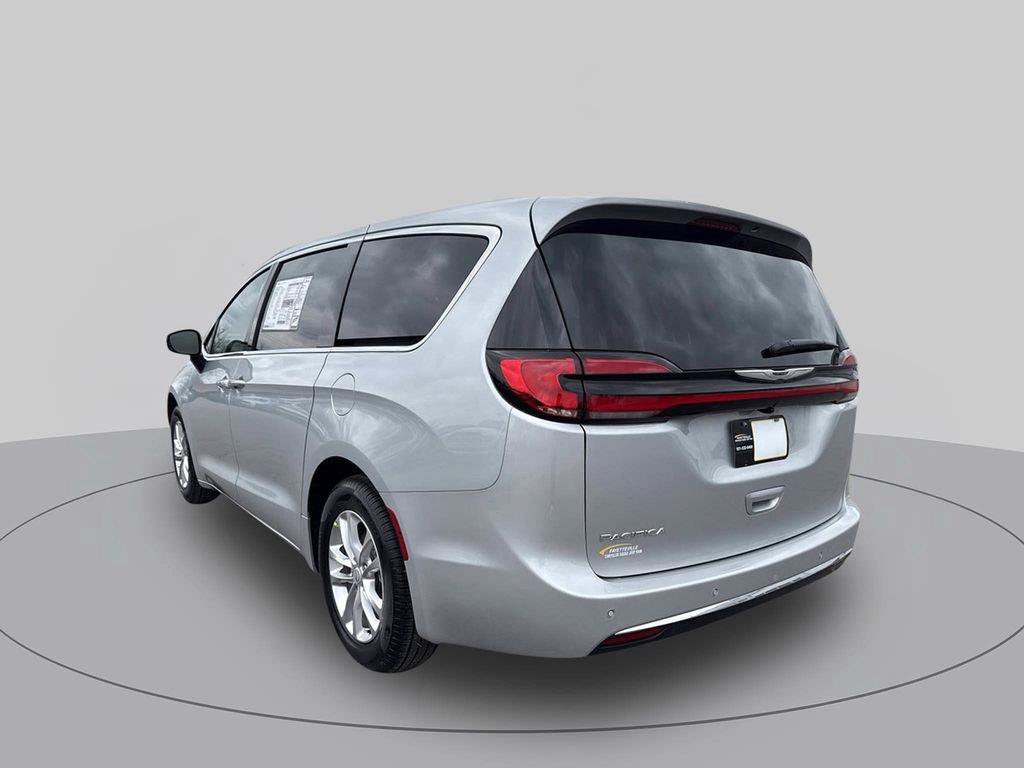 New 2026 Chrysler Pacifica Select FWD image 5