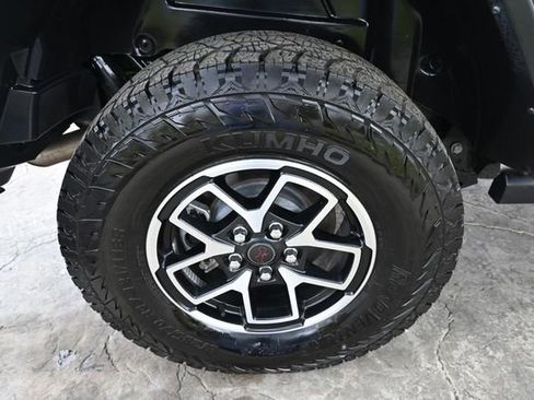 Used 2024 Jeep Wrangler Unlimited Rubicon AWD/4WD image 12
