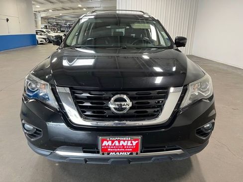 Used 2017 Nissan Pathfinder Platinum w/ Midnight Edition Package FWD image 8