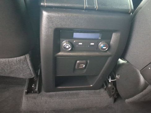 Used 2023 Chevrolet Traverse LT image 11