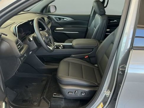 New 2026 Chevrolet Traverse LT image 8