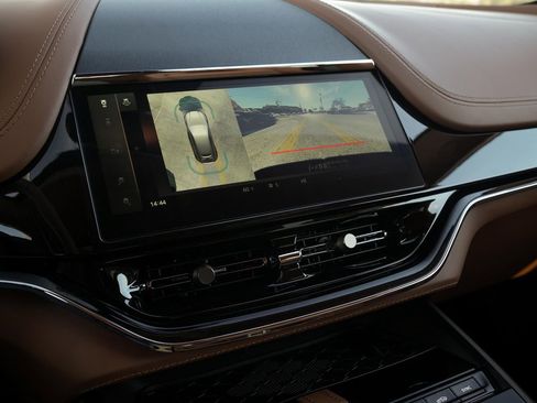 New 2026 Aston Martin DBX 707 image 25