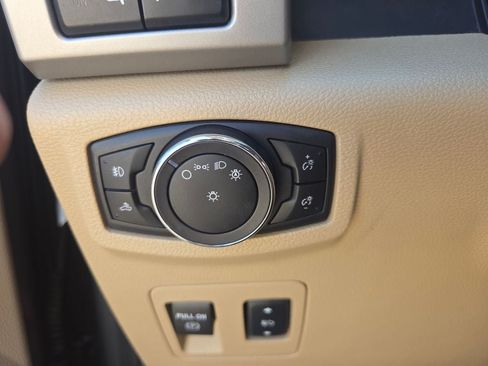 Used 2018 Ford F150 Lariat w/ Equipment Group 502A Luxury AWD/4WD image 28