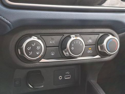 Used 2025 Nissan Versa SV image 16