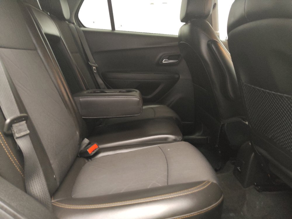 Used 2020 Chevrolet Trax LT w/ LT Convenience Package FWD image 19