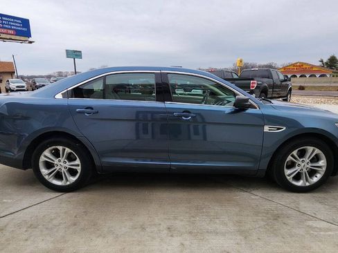 Used 2018 Ford Taurus SE FWD image 7