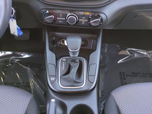Used 2025 Kia Soul LX w/ LX Technology Package FWD image 19