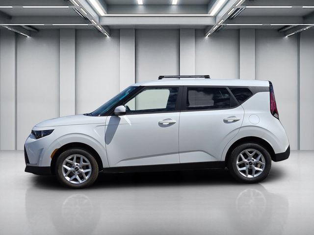 Used 2025 Kia Soul LX w/ LX Technology Package FWD image 7