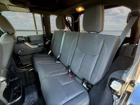 Used 2018 Jeep Wrangler Unlimited Sport AWD/4WD image 22