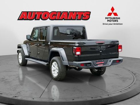 Used 2023 Jeep Gladiator Sport image 4