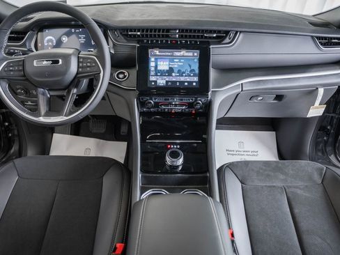 New 2025 Jeep Grand Cherokee 4WD image 19