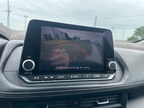 Used 2023 Nissan Rogue S FWD image 39