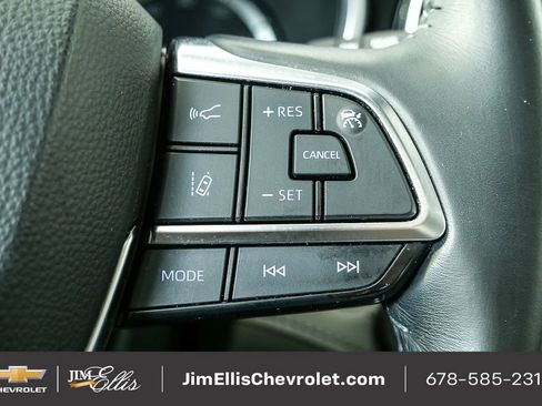 Used 2020 Toyota Highlander XLE image 11