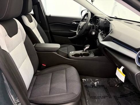 New 2026 Chevrolet Trax LS w/ LS Convenience Package FWD image 19
