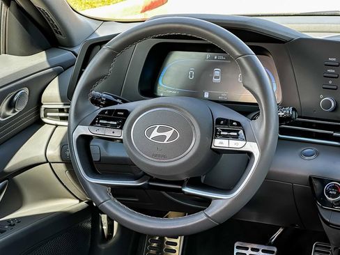 Used 2025 Hyundai Elantra Sport image 31