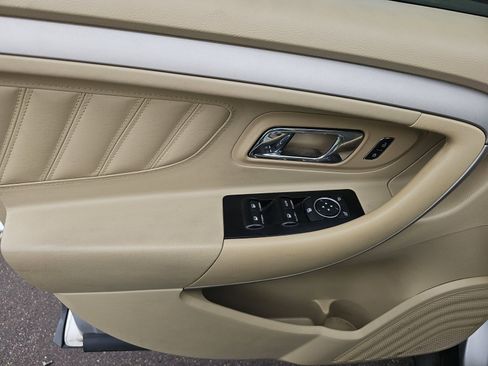 Used 2018 Ford Taurus SE image 13