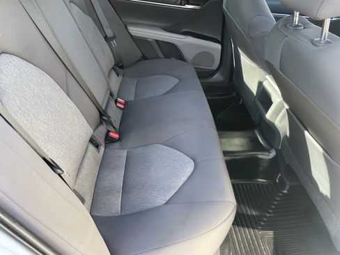 Used 2018 Toyota Camry LE image 11