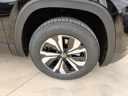 New 2026 Volkswagen Atlas SE FWD image 9
