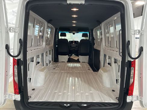 Used 2025 Mercedes-Benz Sprinter 2500 image 11