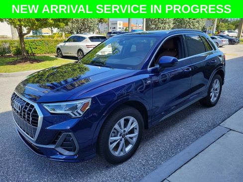 Used 2025 Audi Q3 2.0T Premium w/ Convenience Package AWD/4WD image 2