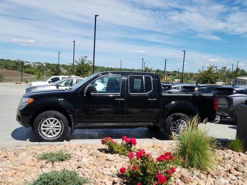 Used 2015 Nissan Frontier SV w/ SV Value Truck Package AWD/4WD image 2