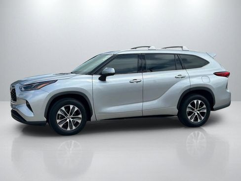 Used 2021 Toyota Highlander XLE FWD image 8