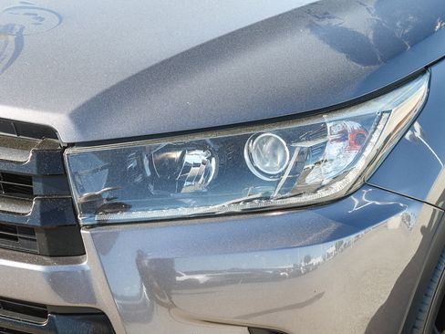 Used 2019 Toyota Highlander SE image 5