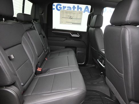 New 2025 GMC Sierra 2500 SLT w/ SLT Premium Package image 9