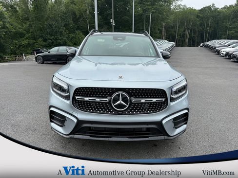 Used 2025 Mercedes-Benz GLB 250 4MATIC image 3