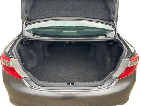 Used 2014 Toyota Camry SE FWD image 19