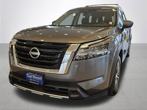 Certified 2023 Nissan Pathfinder SL image 2