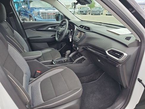 Used 2023 Chevrolet TrailBlazer LS FWD image 30