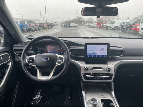 Used 2023 Ford Explorer XLT w/ Equipment Group 202A AWD/4WD image 16