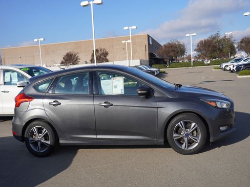 Used 2016 Ford Focus SE image 4