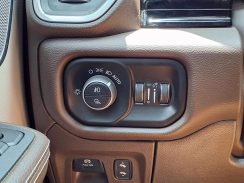 Used 2025 RAM 1500 Laramie AWD/4WD image 21